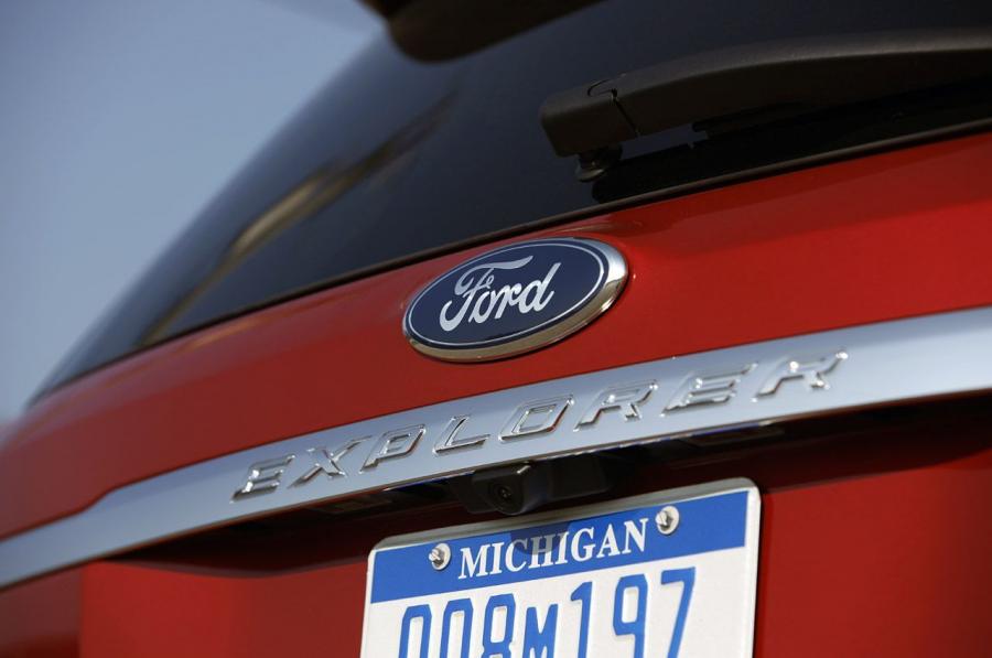  Ford Explorer EcoBoost 2012 года  (фото 24 из 28)